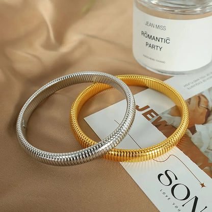 Bracciale in metallo spesso con elasticità retrò impermeabile in acciaio inossidabile placcato oro 18 carati tendenza moda gioielli unisex uomo donna