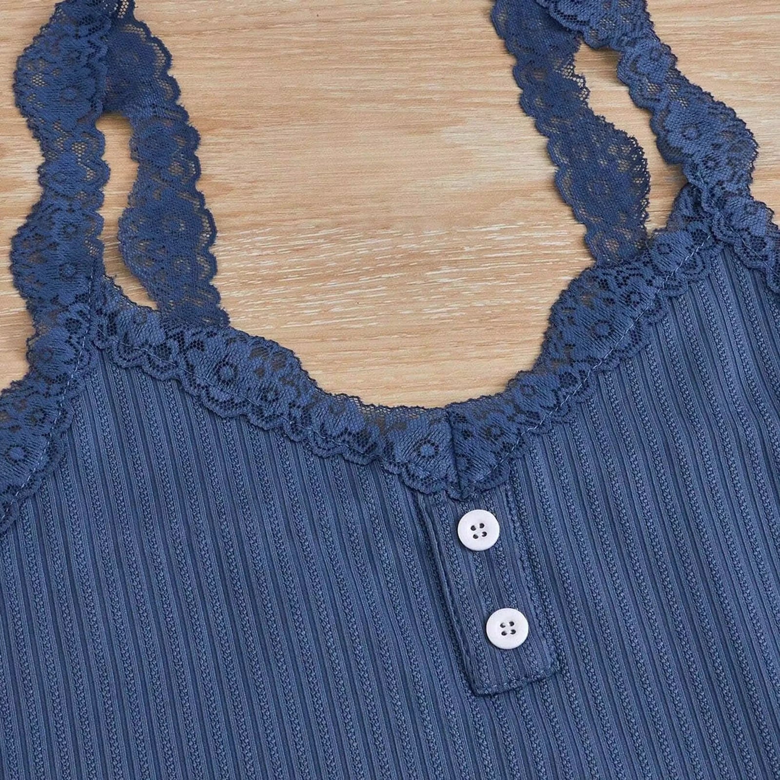 Nuovo 2025 Set pigiama estivo da donna 3 pezzi Pantaloncini e pantaloni con gilet solido abbinati con giunture in pizzo per set di indumenti da notte sexy per la casa