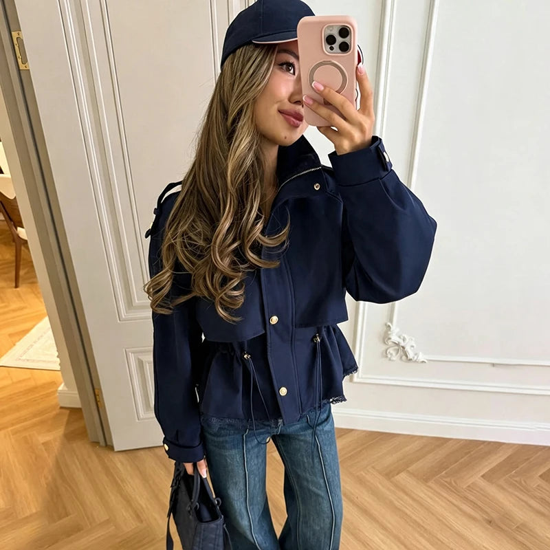 Giacca corta da donna con orlo in pizzo, colletto alto, spalline, chiusura a bottoni, vita regolabile con coulisse, giacca antivento da donna.
