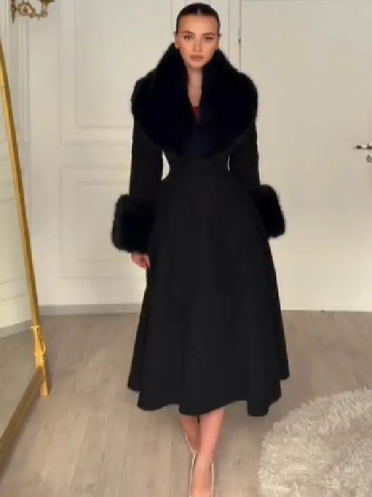 Cappotto lungo elegante da donna in misto lana con collo grande in pelliccia sintetica, polsini e vita arricciata, modello svasato a trapezio, maxi cappotto retrò per feste, capospalla