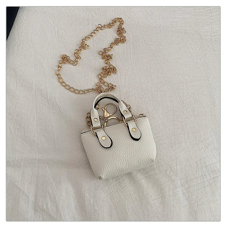 Borsa quadrata piccola da ragazza a tracolla per l'estate 2025, i nuovi bambini classici che portano una borsa a tracolla monospalla. portachiavi portafoglio