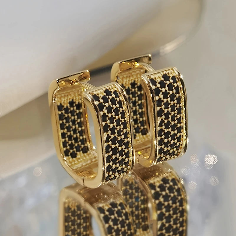 Huitan Orecchini a cerchio CZ pavimentati alla moda coreana per le donne Orecchini per ragazze semplici e versatili in metallo color argento/oro Gioielli caldi