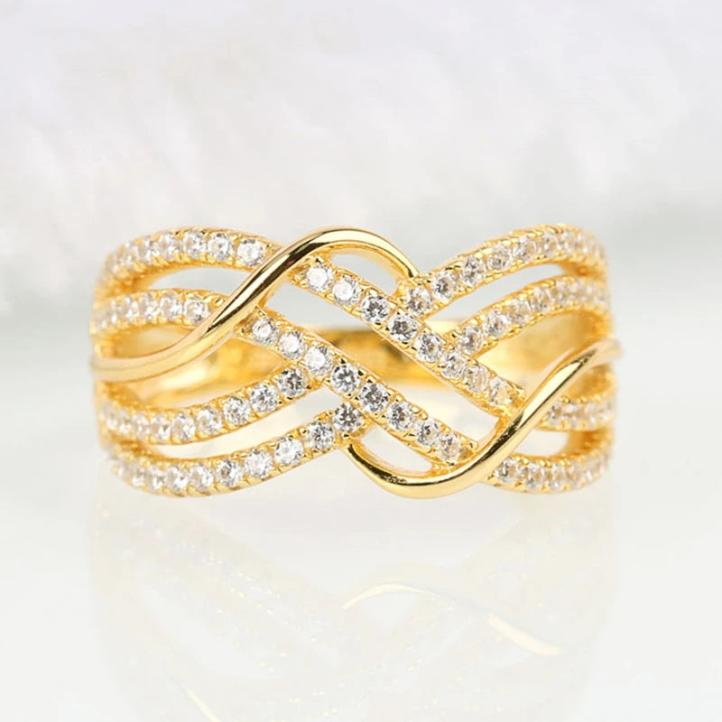 Huitan Hot Trendy Croce Anelli Donne Fedi nuziali Accessori con abbagliante CZ Twist Moda moderna Gioielli femminili Trasporto di goccia