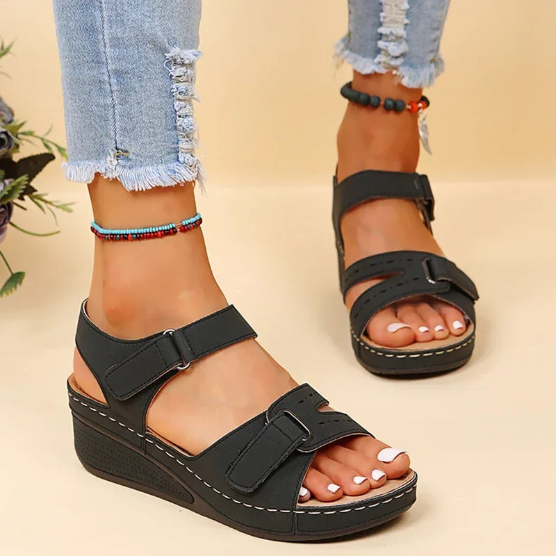 Sandali con zeppa estivi per donna 2025 Scarpe da spiaggia antiscivolo di nuova moda Donna Sandali con plateau casual leggeri Mujer Plus Size