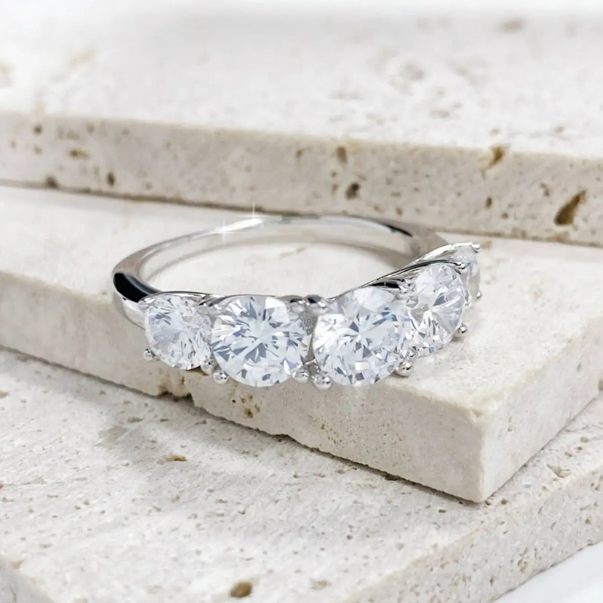 3.6CT Tutti gli anelli Moissanite per le donne 5 pietre scintillanti Dia Wedding Band Gioielli in argento sterling 100%