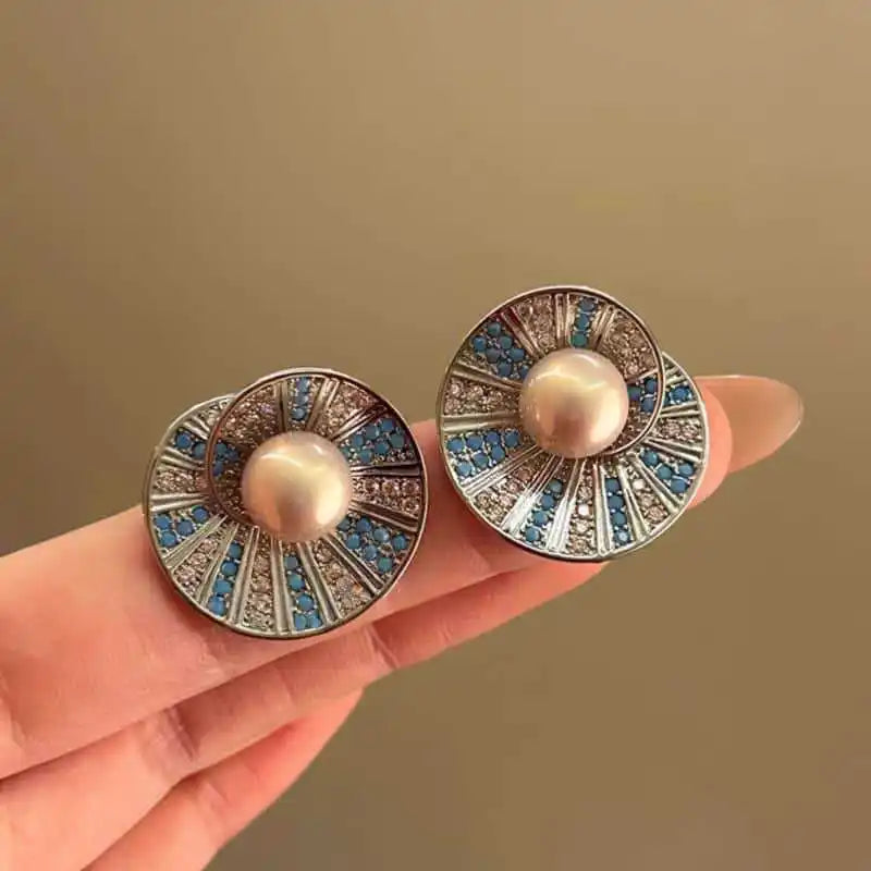Orecchini a bottone a forma di conchiglia di perla di conchiglia di cristallo blu eleganti vintage per le donne Regalo per feste di gioielli rotondi con geometria semplice