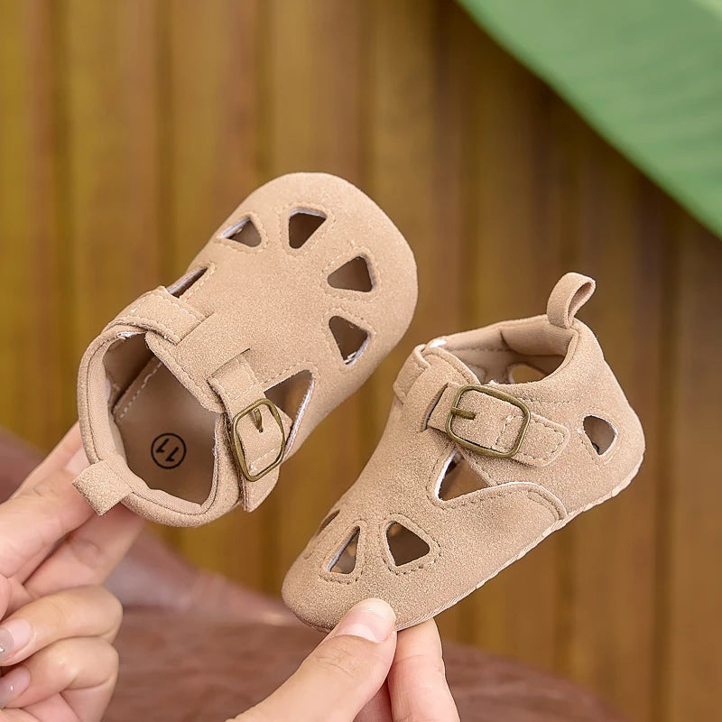Sandali estivi per bambini da 0 a 1 anno, scarpe per bambini con suola morbida e antiscivolo, sandali per bambini con punta chiusa e anticollisione da 0 a 1 anno, adatti sia per ragazzi che per ragazze