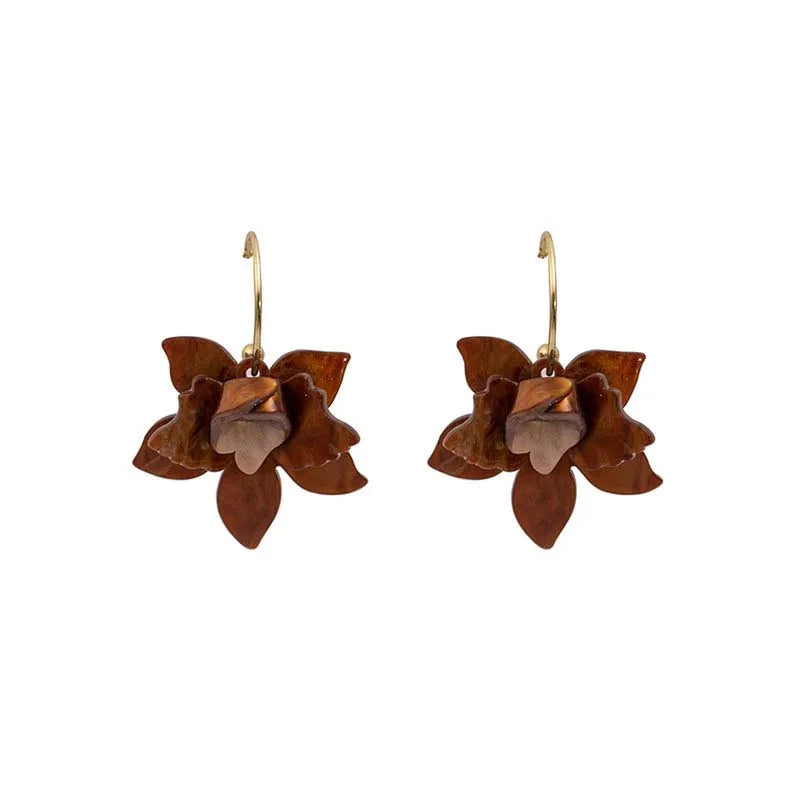 Cerchio di fiori in resina bianca Nuovi orecchini per le donne Temperamento di moda Gancio per l'orecchio Temperamento artistico Gioielli Fairycore di lusso leggeri