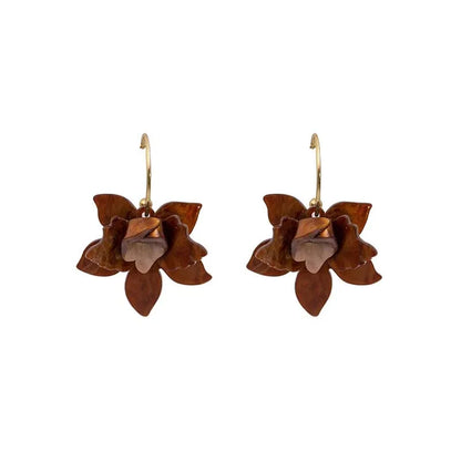 Cerchio di fiori in resina bianca Nuovi orecchini per le donne Temperamento di moda Gancio per l'orecchio Temperamento artistico Gioielli Fairycore di lusso leggeri