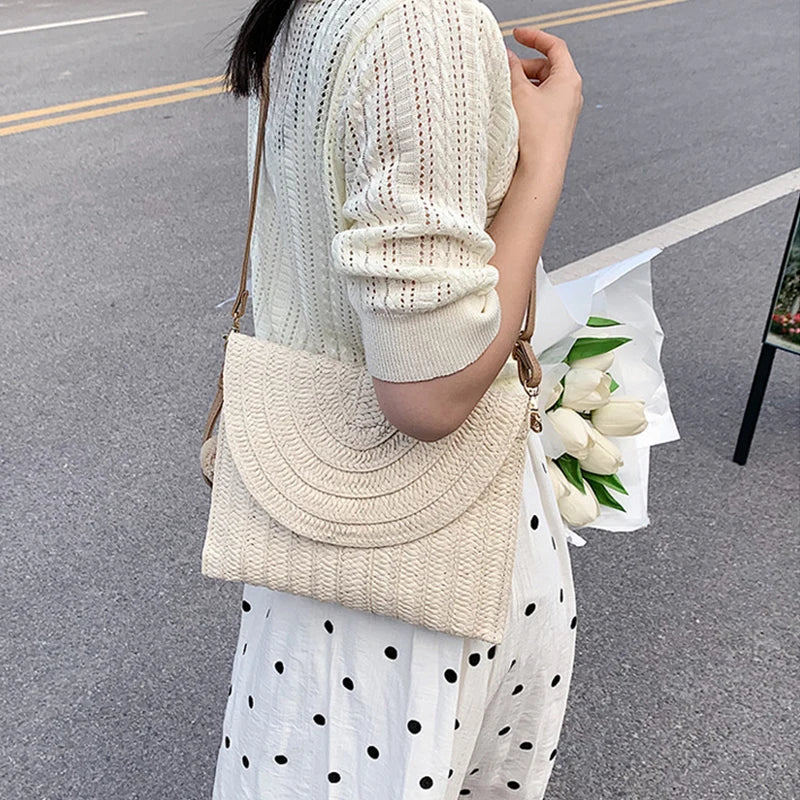 Pochette di paglia da spiaggia estiva borsa a tracolla con ciondolo a sfera carina per le donne borse a tracolla da viaggio borsa da donna borse Casual borsa di vimini