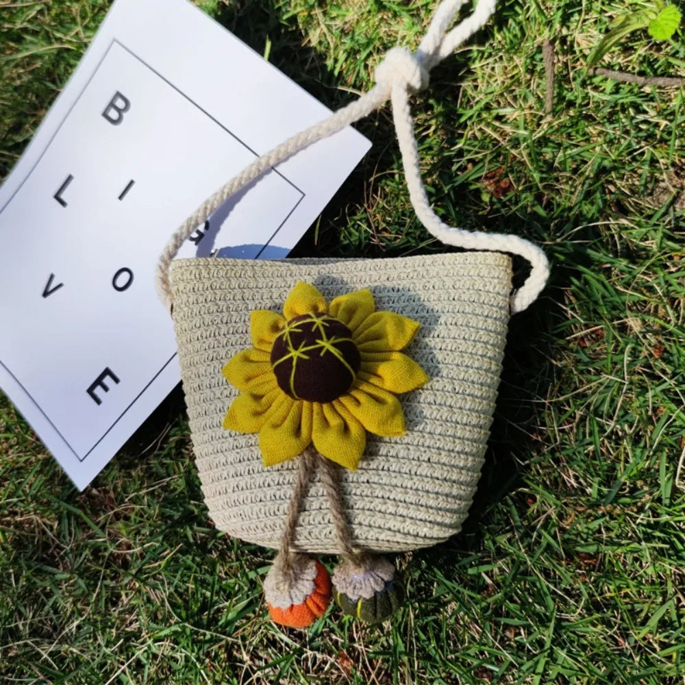 Borsa a tracolla per bambina estiva fatta a mano borsa a tracolla per bambini in paglia di fiori borsa a tracolla per bambini chiavi per bambini portamonete Mini borsa da principessa carina