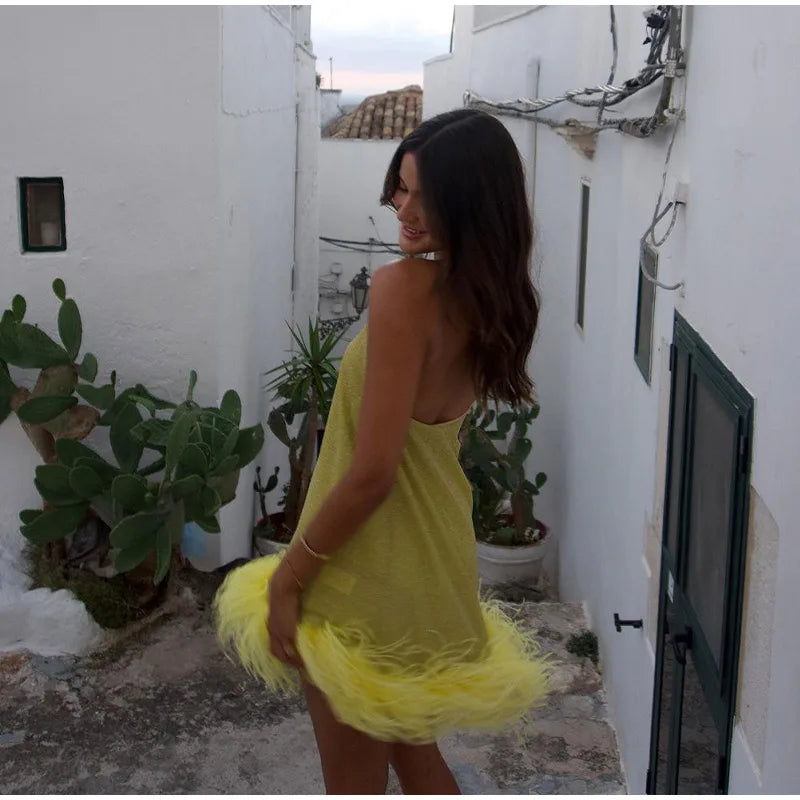 Abito Corto Sexy con Piume e Glitter, Vestito Estivo da Donna Senza Maniche con Schiena Scoperta, Giallo, per Feste e Spiaggia, Modello A-line 2026