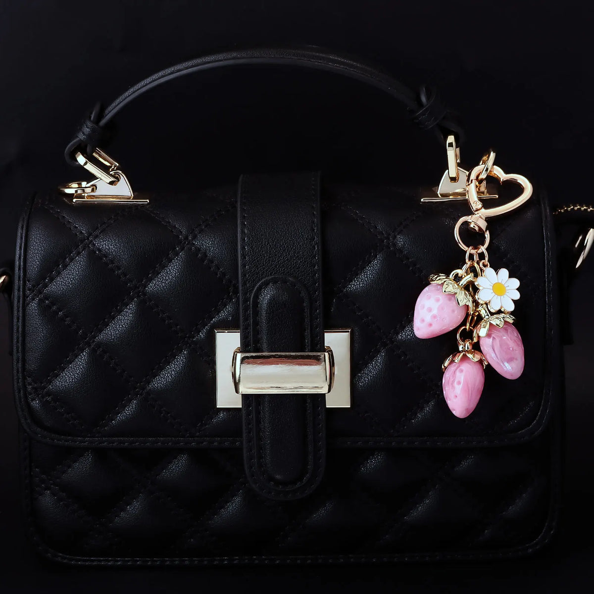 Simpatico portachiavi con ciondolo a forma di borsa con fragola, cuore Kawaii, fiore, margherita, portachiavi per donne, ragazze, borsa, ciondolo, accessori regalo