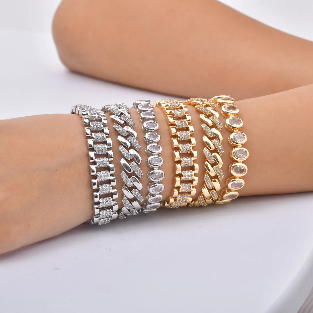 Bracciale a catena con graffetta Cinturino per orologio con zirconi placcati in oro 14 carati Collegamento grosso Gioielli impilabili regolabili per regalo per ragazza da donna