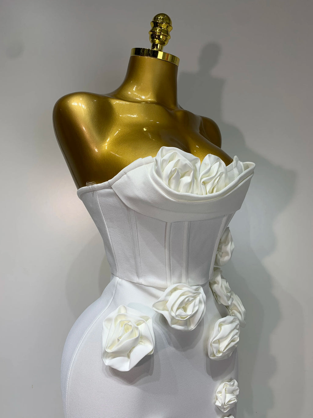 2025 Le più nuove donne sexy senza spalline backless fiore rosso vestito dalla fasciatura midi Celebirty eleganti abiti da sera per feste di compleanno