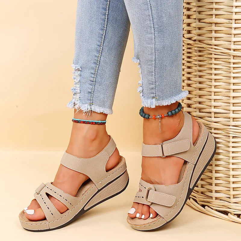 Sandali con zeppa estivi per donna 2025 Scarpe da spiaggia antiscivolo di nuova moda Donna Sandali con plateau casual leggeri Mujer Plus Size