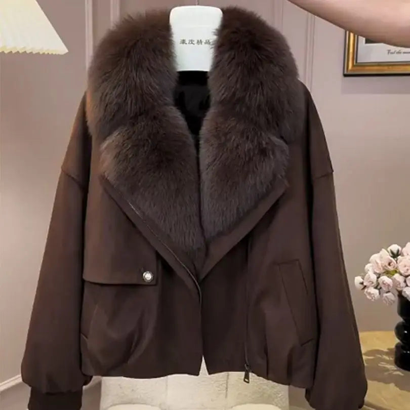 Cappotto Invernale Donna 2026 Nuovo Stile Estero di Nicchia, Corto in Cotone con Collo in Pelliccia Beige, Vestibilità Ampia e Versatile, Sottile