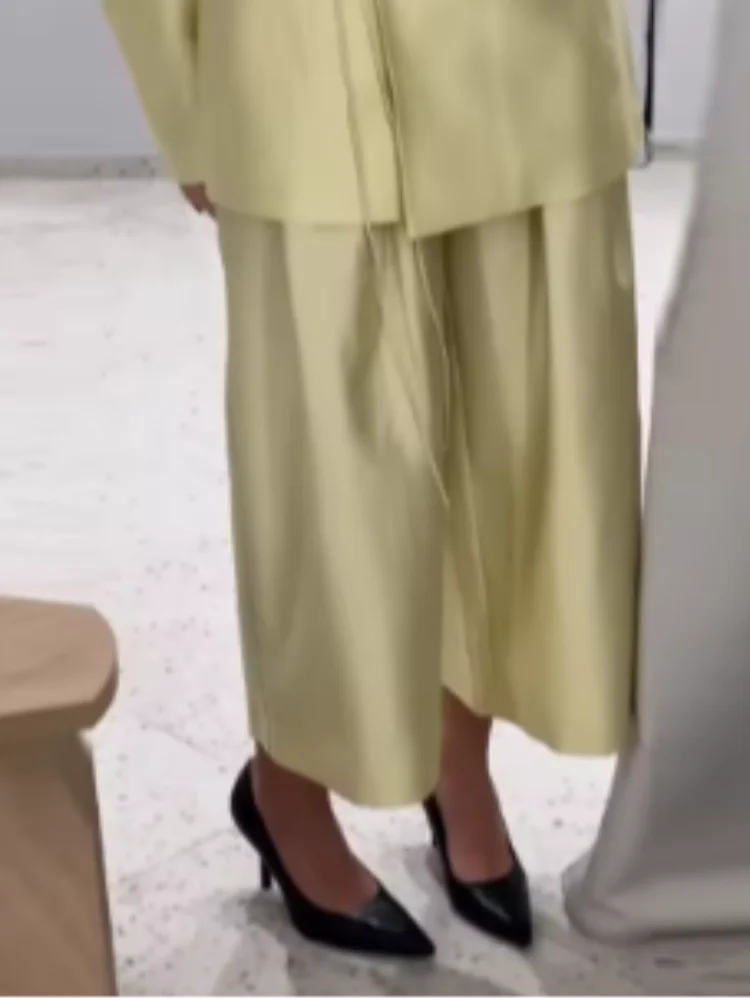 Completo Elegante da Donna: Top a Maniche Lunghe con Scollo a V e Pizzo, Pantaloni a Gamba Larga, Completo Femminile in Raso Tinta Unita Primavera Estate 2026