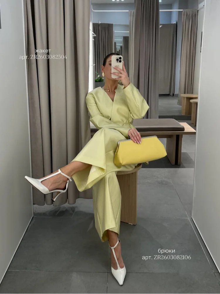 Completo Elegante da Donna: Top a Maniche Lunghe con Scollo a V e Pizzo, Pantaloni a Gamba Larga, Completo Femminile in Raso Tinta Unita Primavera Estate 2026