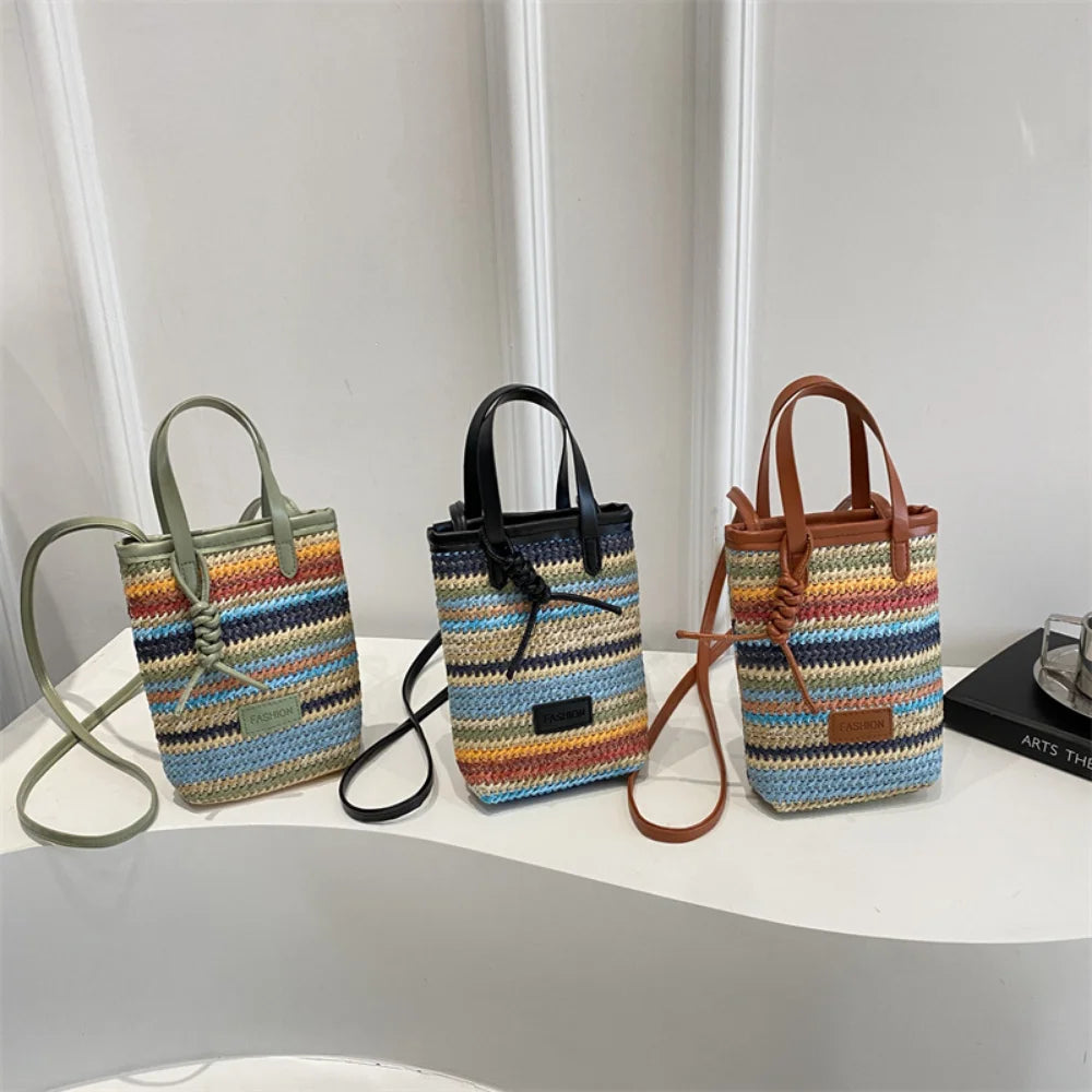 Borsa piccola da donna estiva nuova popolare versatile borsa a tracolla in paglia di colore a contrasto borsa a secchiello a tracolla moda casual