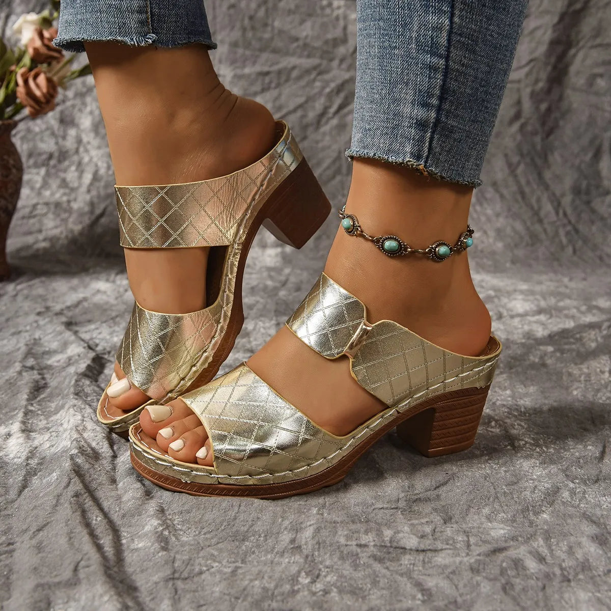Sandales d'été légères à talons hauts pour femmes, nouvelles sandales élégantes à bout ouvert et talon épais, mules décontractées à bride arrière pour femmes 2026