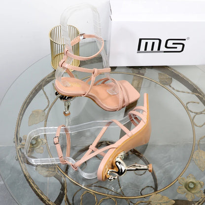 Nell'estate del 2025 sandali sexy scarpe col tacco alto sandali da esterno stile strano di grandi dimensioni moda scarpe eleganti con tacco da donna