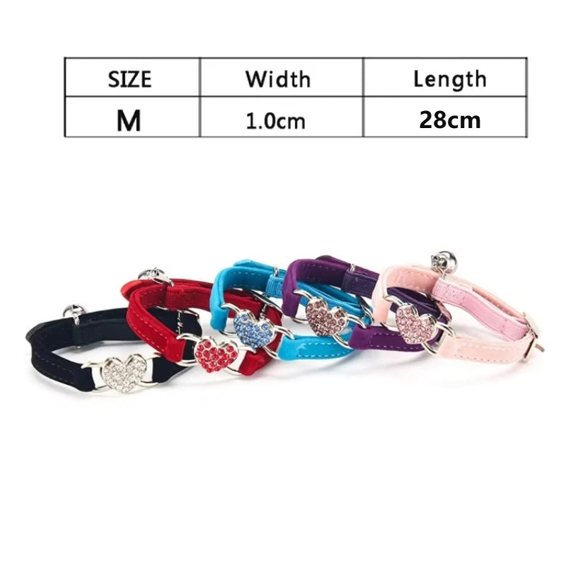 Collare per gatti a forma di cuore con campanello, elastico e regolabile, in morbido velluto con cristalli, per gattini e cuccioli, accessori per animali domestici