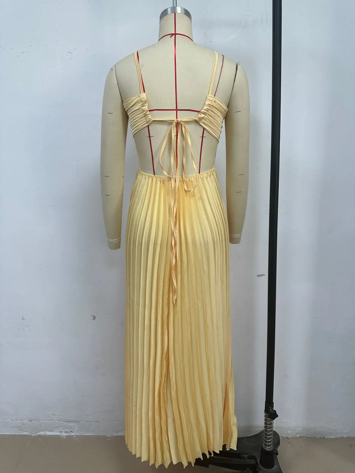 Abito Lungo Estivo da Donna con Scollo all'Americana e Pieghe, Senza Schienale, Senza Maniche, Blu, per Vacanze al Mare, Moda Femminile 2026, Vestito a Trapezio
