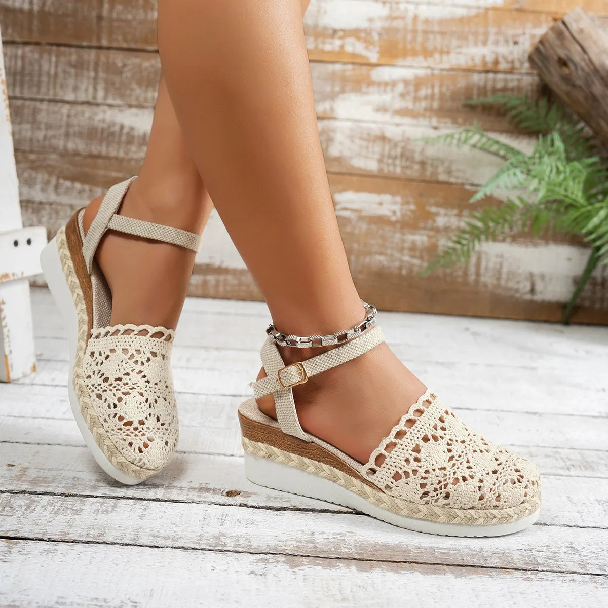 Sandales de mode décontractées d'été pour femmes 2025 Nouvelles chaussures pour femmes Chaussures compensées en maille respirante Sandales de plage décontractées