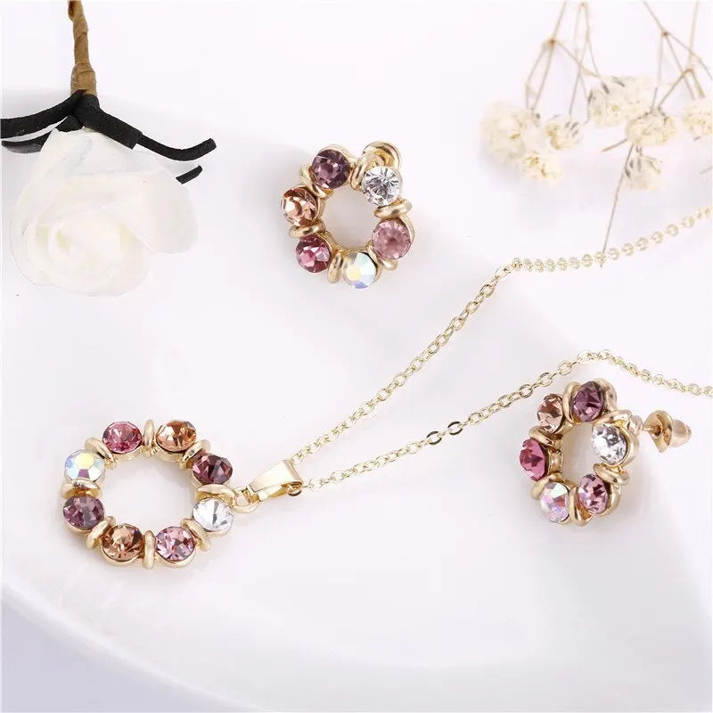Set di orecchini con collana in oro da 3 pezzi, celebrità da donna, stile semplice e alla moda, squisiti gioielli a forma di cerchio con diamanti in vetro colorato
