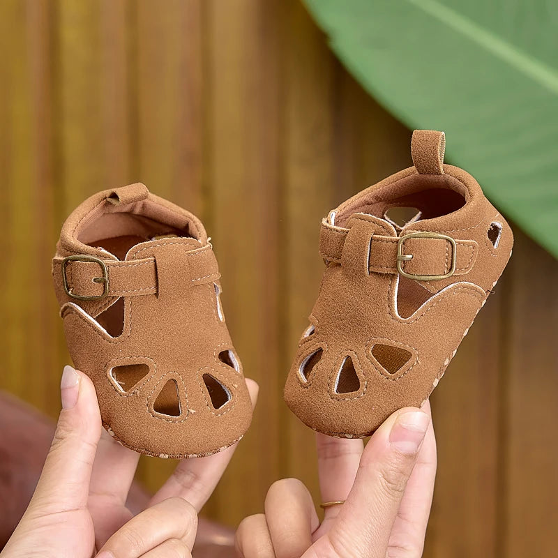 Sandali estivi per bambini da 0 a 1 anno, scarpe per bambini con suola morbida e antiscivolo, sandali per bambini con punta chiusa e anticollisione da 0 a 1 anno, adatti sia per ragazzi che per ragazze