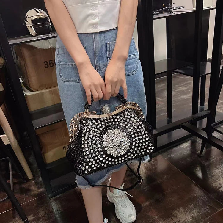 Borsa a tracolla di alta qualità da donna estate 2024 nuova borsa a tracolla di nicchia con texture esplosiva borsa di grande capacità tempestata di diamanti