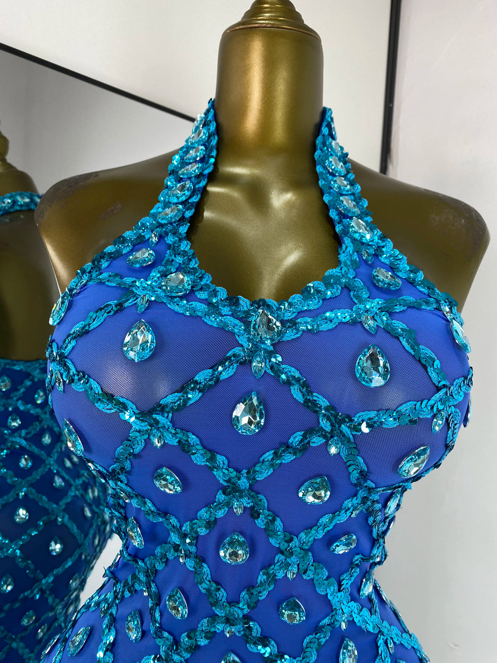 Abiti da ballo di lusso da donna Abiti da festa lunghi da sera per club di compleanno con strass scintillanti blu con paillettes Halter Backless