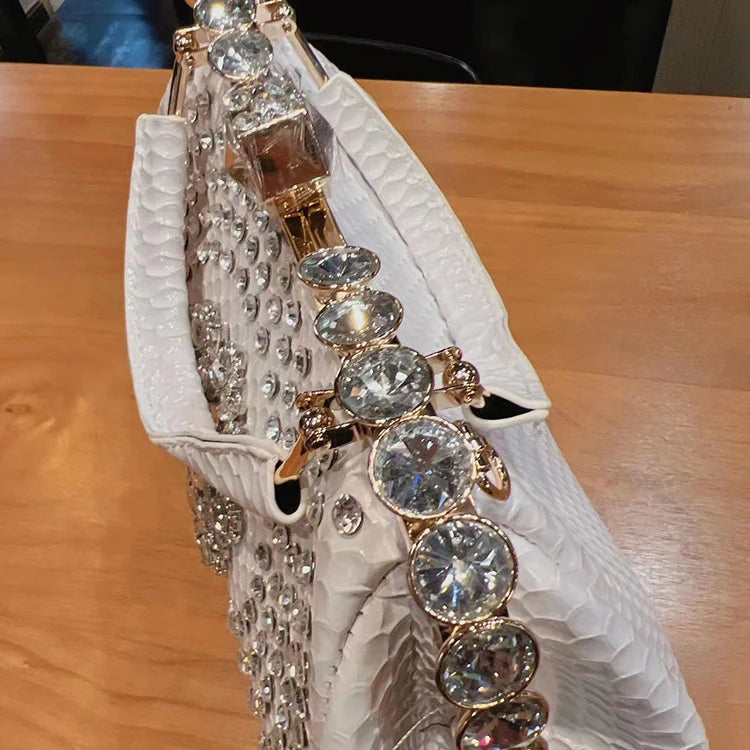 Borsa a tracolla di alta qualità da donna estate 2024 nuova borsa a tracolla di nicchia con texture esplosiva borsa di grande capacità tempestata di diamanti