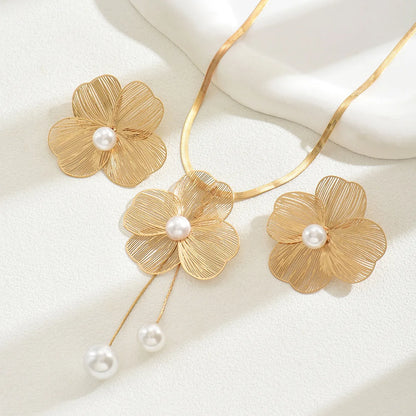 Ensembles collier et boucles d'oreilles pour femmes en cuivre, polyvalents, fleur incrustée, perle, design de niche, chaîne longue à clavicule, bijoux de mode