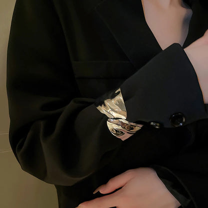 Bracciale in lega geometrica multistrato con anello in metallo per donna Accessori per gioielli da festa di lusso con anello da braccio stile esagerato e fresco