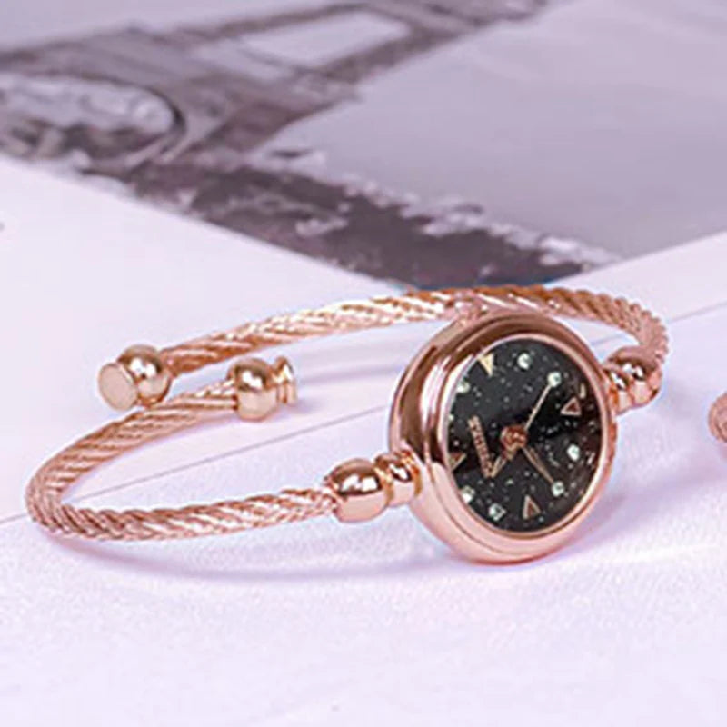 Orologio da polso da donna Orologio da donna con piccolo braccialetto in oro Orologio da polso da donna al quarzo retrò in acciaio inossidabile Orologio da polso