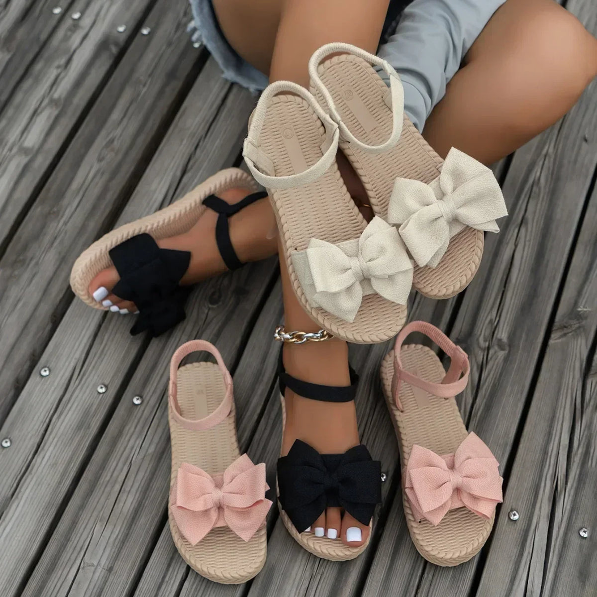 Damen-Sandalen 2025 Neue leichte Sommer-Sandalen, modische lässige Strand-Hausschuhe, flache Outdoor-Schuhe mit Schleife, Plateau-Haussandalen