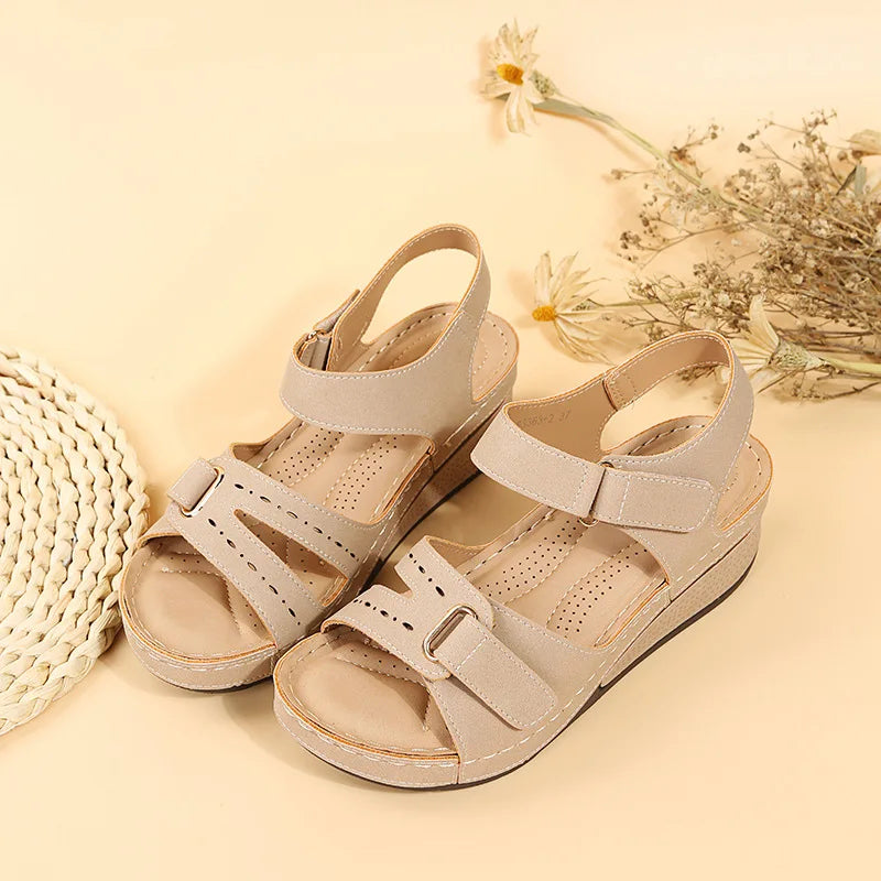Sandali con zeppa estivi per donna 2025 Scarpe da spiaggia antiscivolo di nuova moda Donna Sandali con plateau casual leggeri Mujer Plus Size