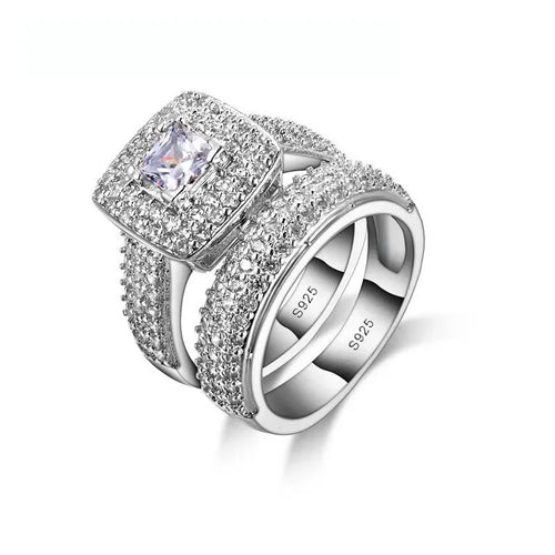 Anello di fidanzamento color argento sterling 925 Gioielli di moda romantici Set di castoni con zirconi cubici Decorazione per donne Ragazze all'ingrosso