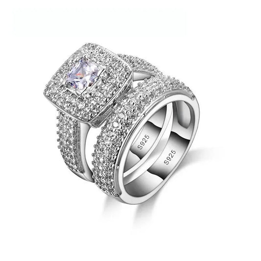 Anello di fidanzamento color argento sterling 925 Gioielli di moda romantici Set di castoni con zirconi cubici Decorazione per donne Ragazze all'ingrosso