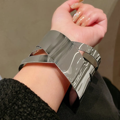 Bracciale in lega geometrica multistrato con anello in metallo per donna Accessori per gioielli da festa di lusso con anello da braccio stile esagerato e fresco