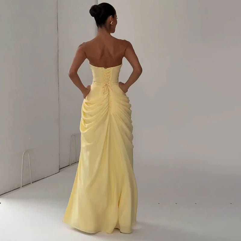 Elegante Abito Giallo Senza Spalline con Pieghe, Chic Senza Maniche, con Spacco e Vita Stretta, Vestito Lungo da Sera per Donna 2026