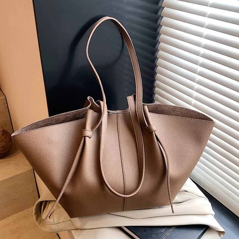 Estate nuova borsa tote di grande capacità moda alla moda modello litchi tinta unita trama semplice borsa monospalla sotto le ascelle