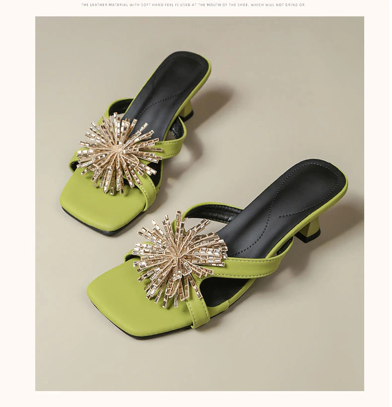 Damen-Sommersandalen 2026 Neue High-End-Outdoor-Trend-Strass-Sandalen mit klobigem Absatz