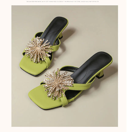 Damen-Sommersandalen 2026 Neue High-End-Outdoor-Trend-Strass-Sandalen mit klobigem Absatz