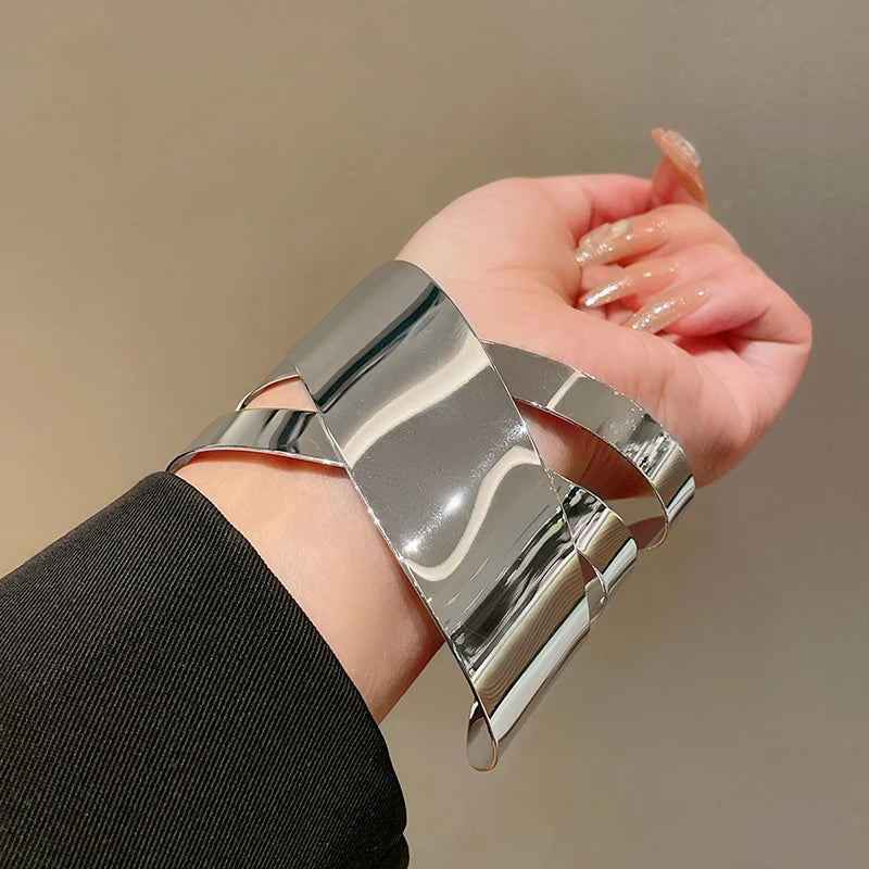 Bracciale in lega geometrica multistrato con anello in metallo per donna Accessori per gioielli da festa di lusso con anello da braccio stile esagerato e fresco