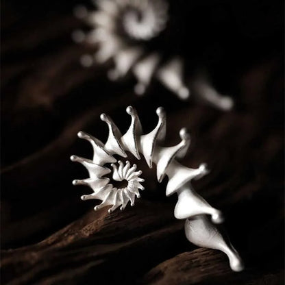 Nuovi orecchini a bottone in argento antico con personalità di conchiglia stereo gotica per uomo donna Ognissanti gioielli punk regalo accessorio per le vacanze