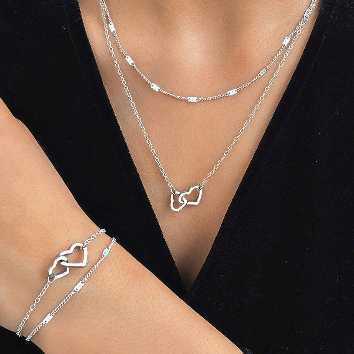 Atmosfera di moda Bracciale a cuore Collana d'amore Set di gioielli di design a doppia catena per le donne