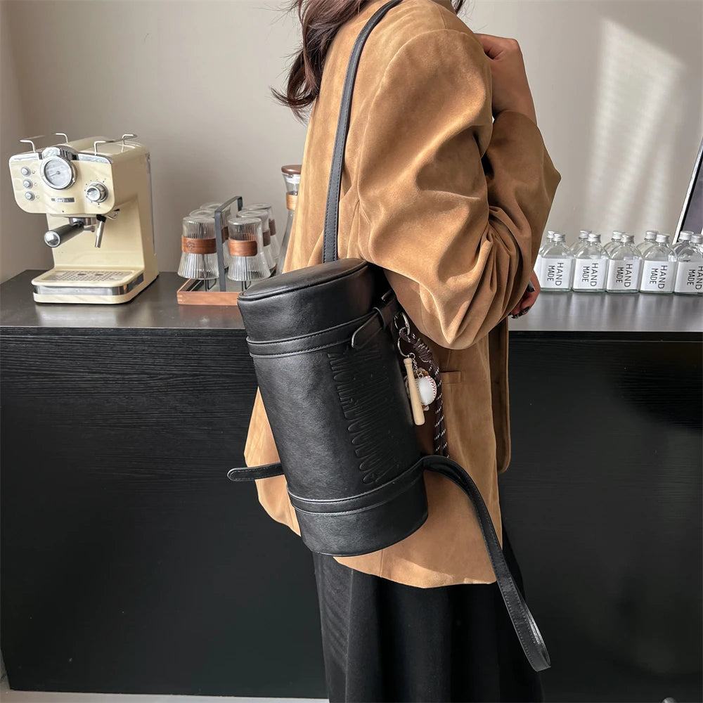 Borse a tracolla multifunzionali a forma di cilindro per donna 2024 Borse invernali di ultime borse firmate Borsa a tracolla di lusso con pendente